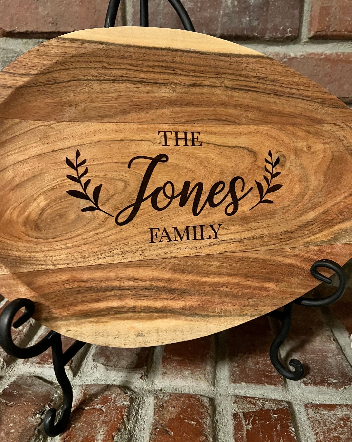 Engraved Leaf Acacia Cutting Board
