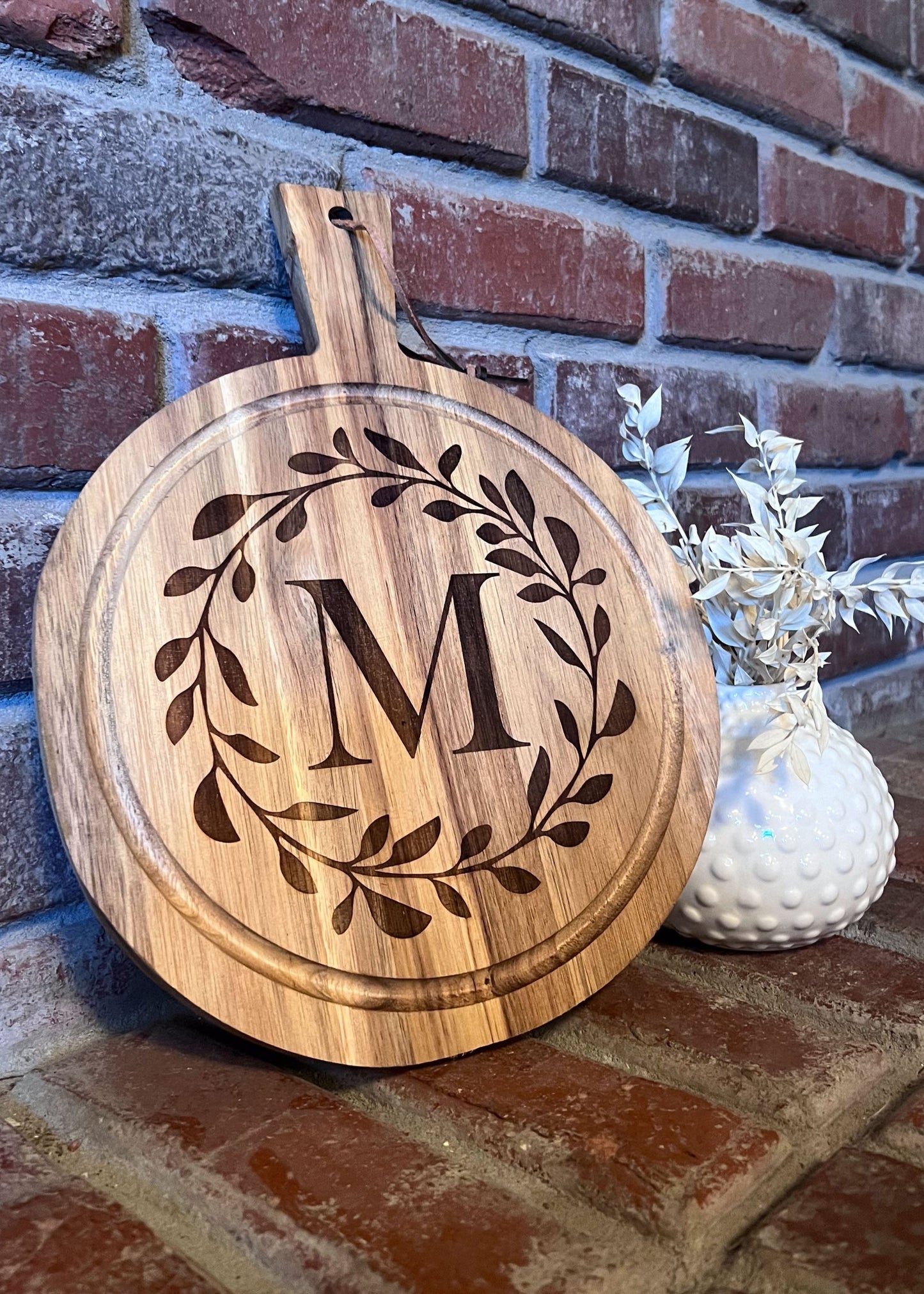 Round Monogram Board with Handle