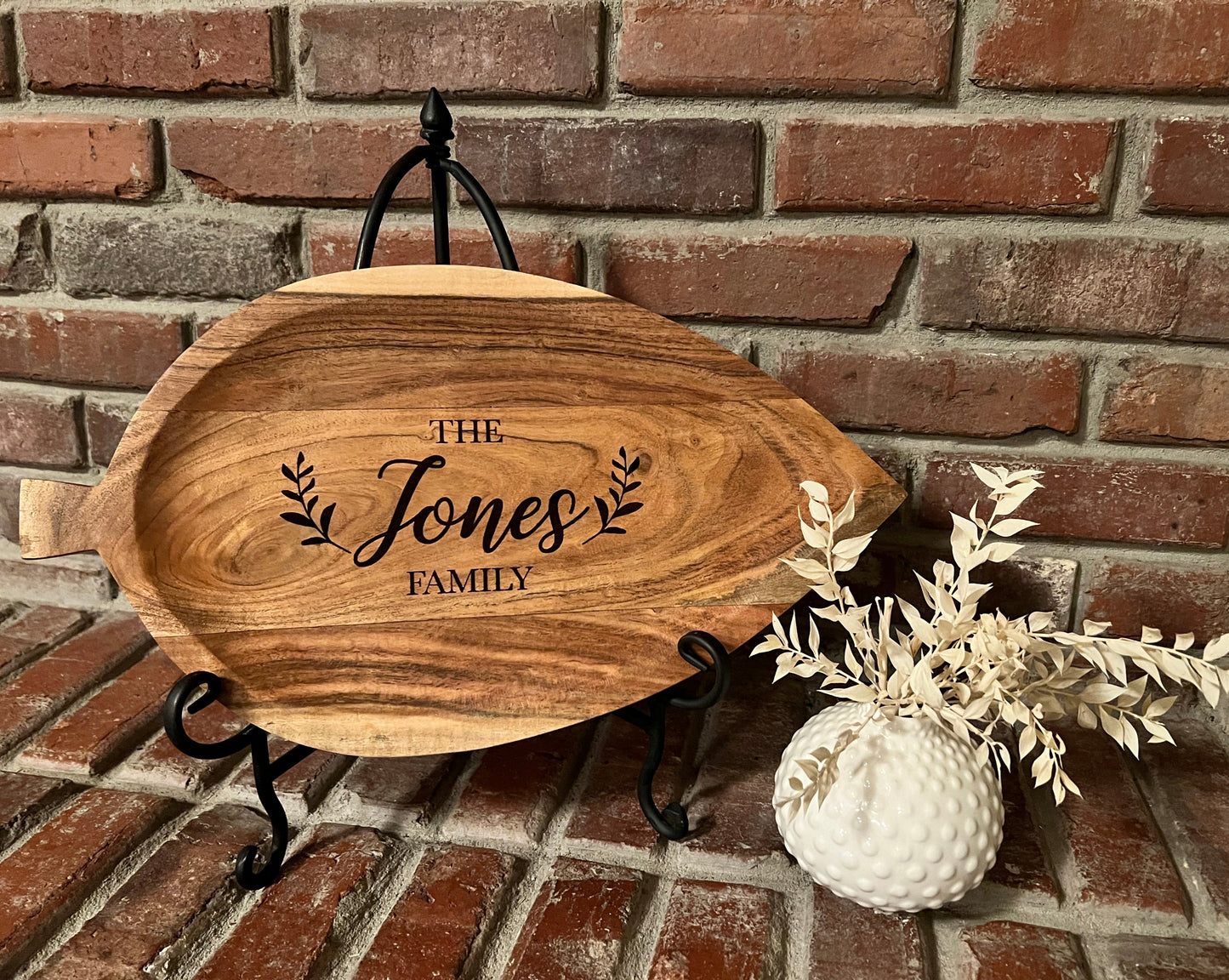 Engraved Leaf Acacia Cutting Board